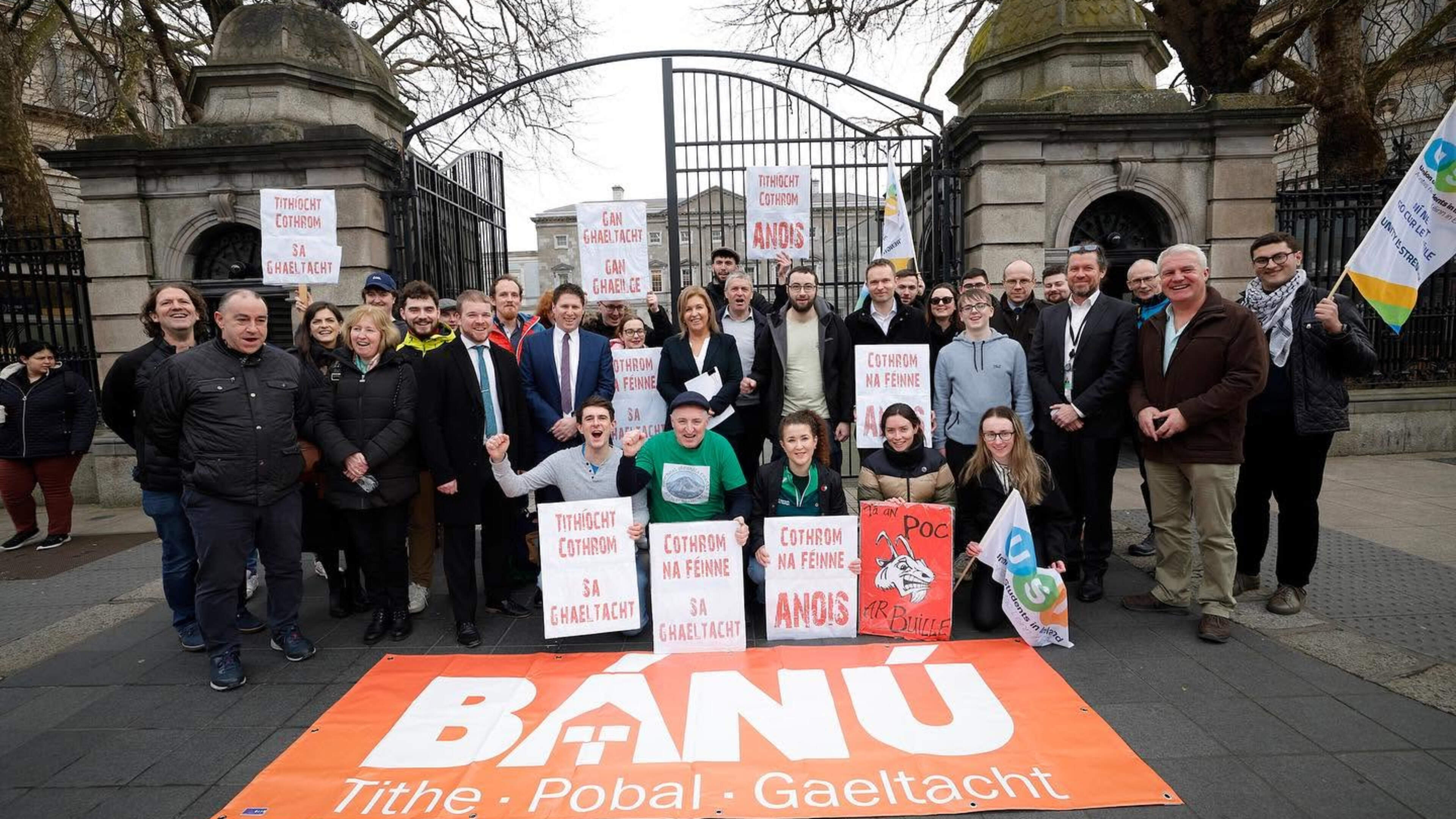 Oifigigh Pleanála Teanga i mbun feachtais le cearta níos fearr a fháil 