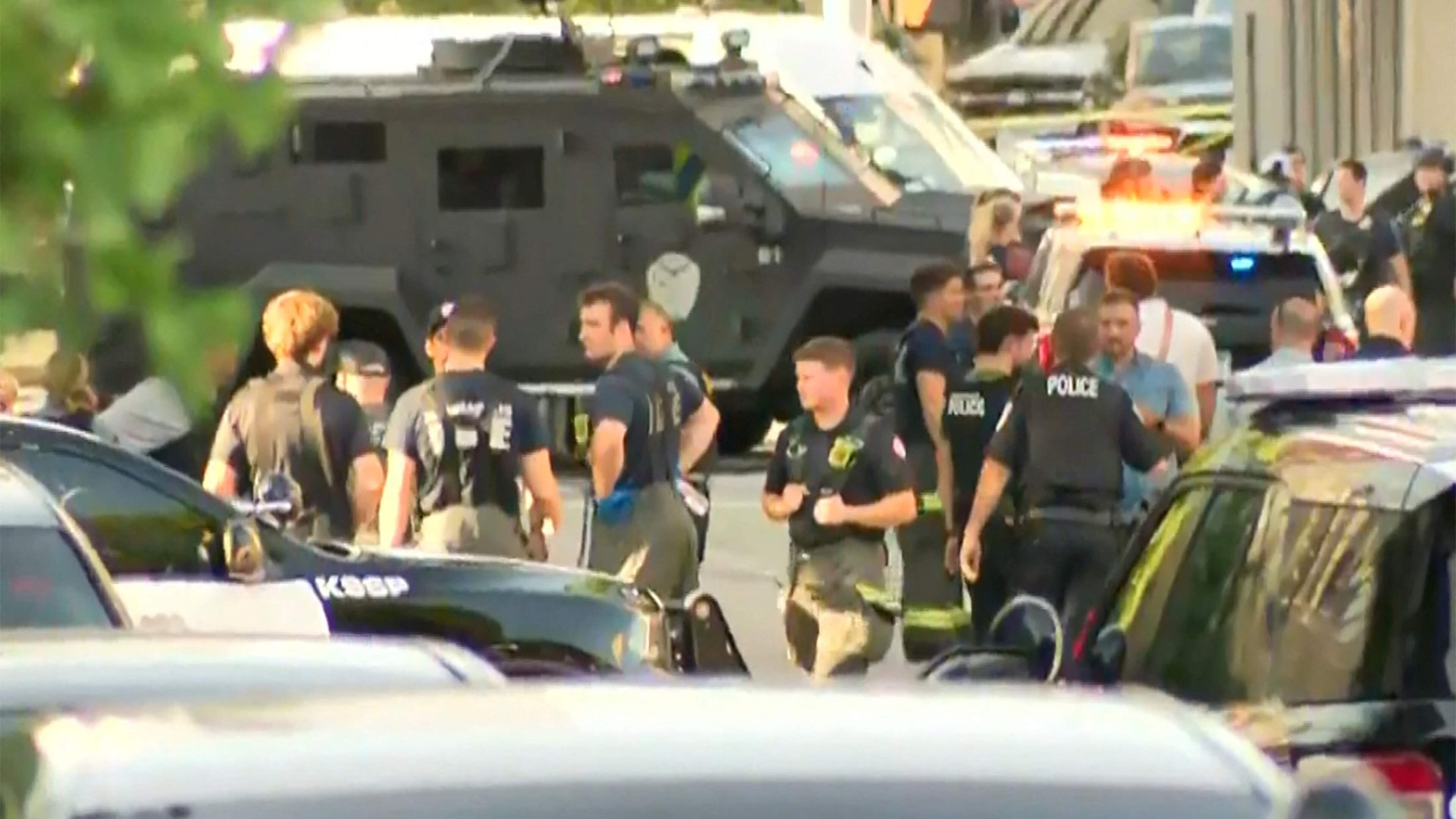 Three people dead, police officers injured after Minneapolis shooting