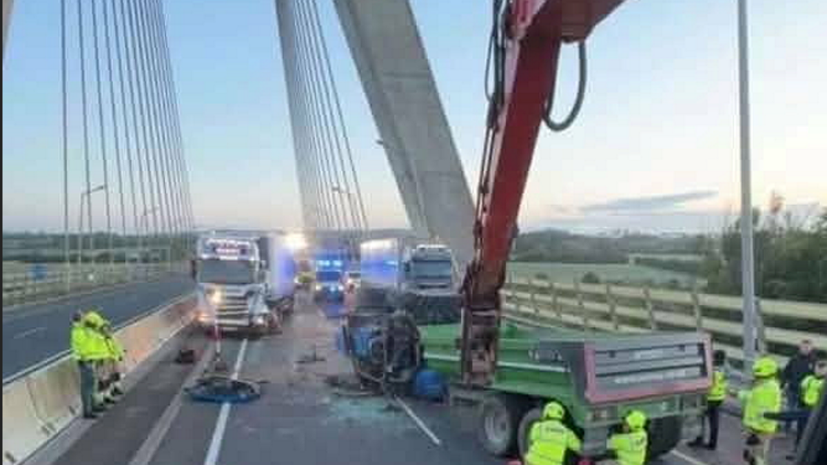 Serious delays on M1 after tractor and lorry crash on Boyne Valley Bridge