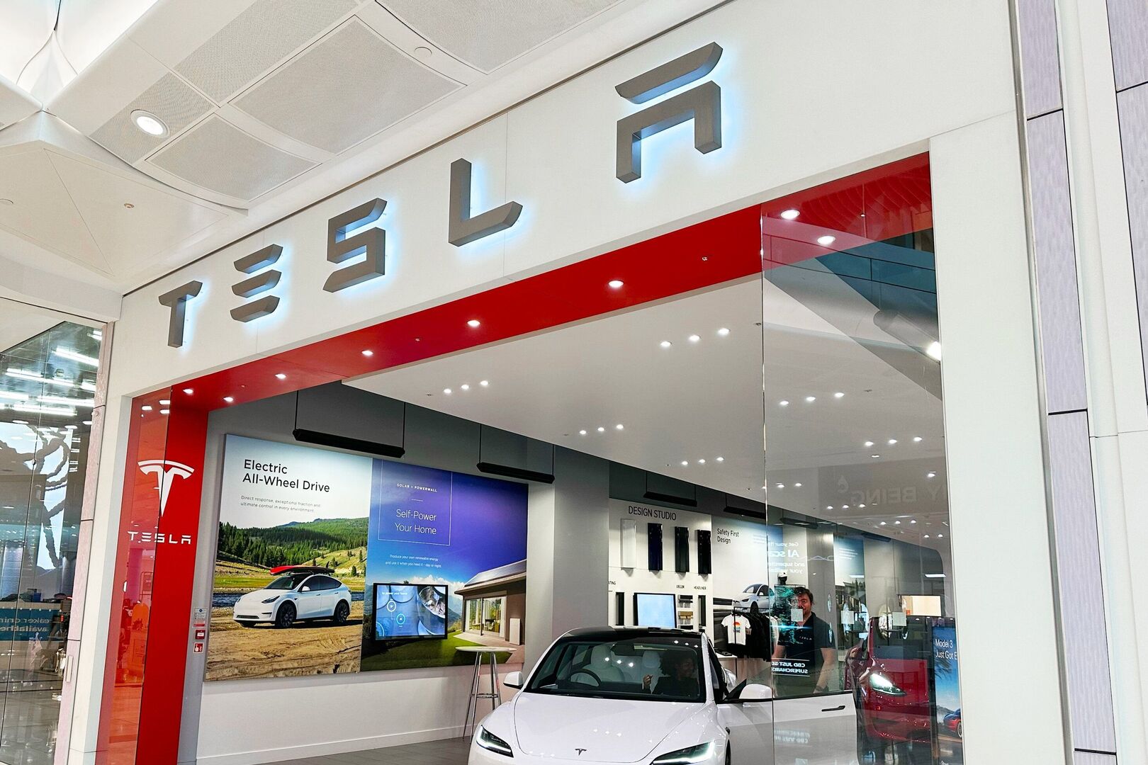 Electric vehicle sales increased by 36pc last year | Irish Independent