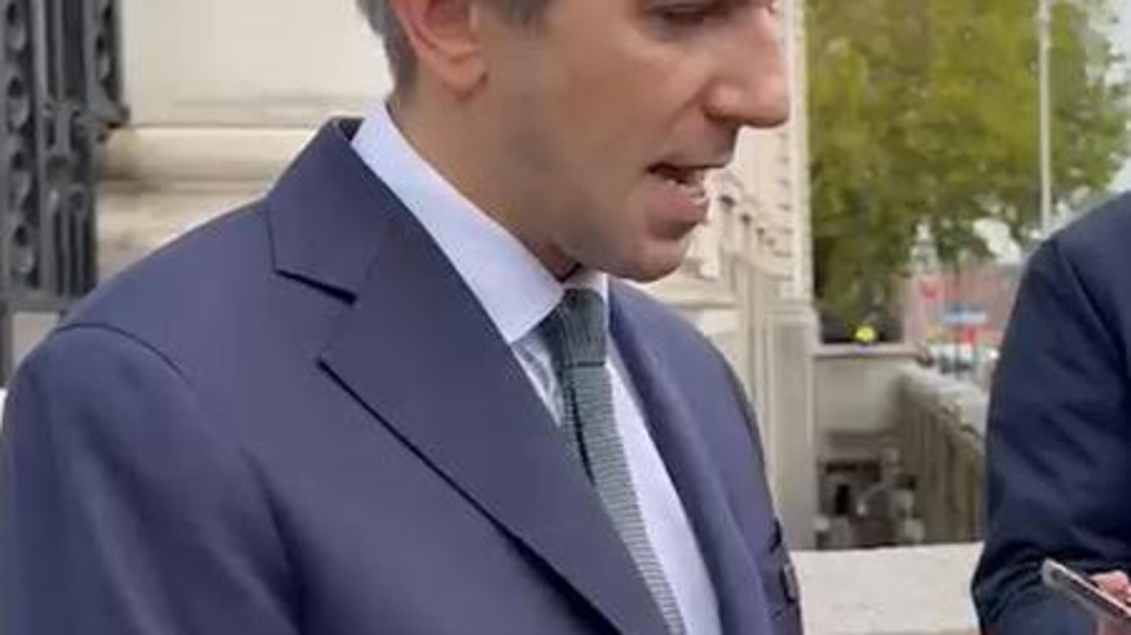 Tánaiste Simon Harris confirms he was the senior minister who spoke to Patrick O’Donovan – and denies heated phone call