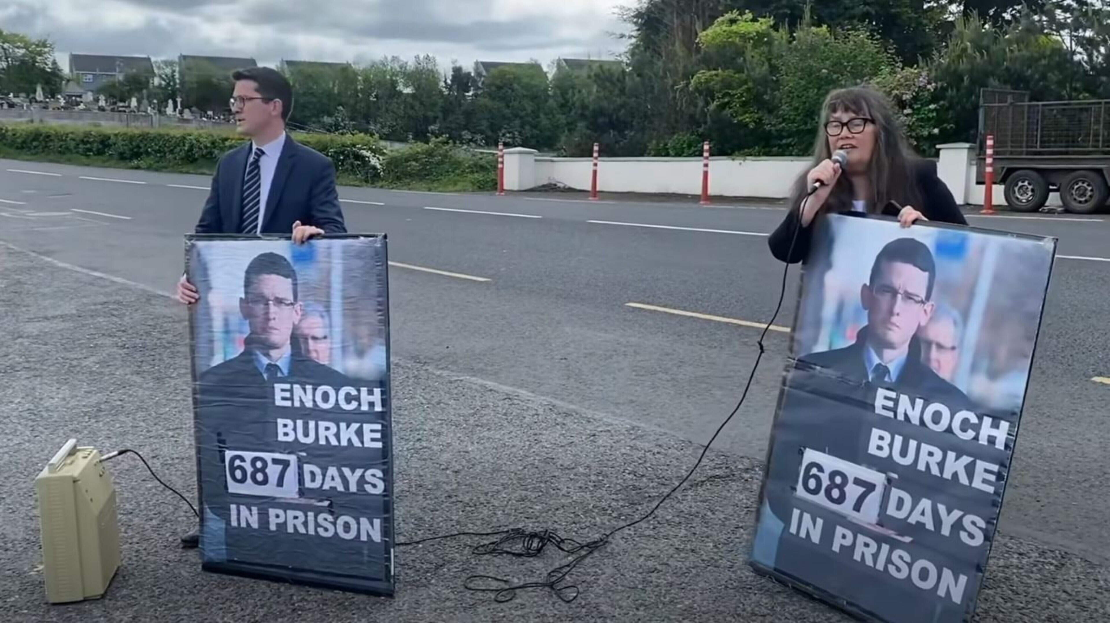 Education Minister confronted by members of Enoch Burke’s family during visit to Donegal schools 
