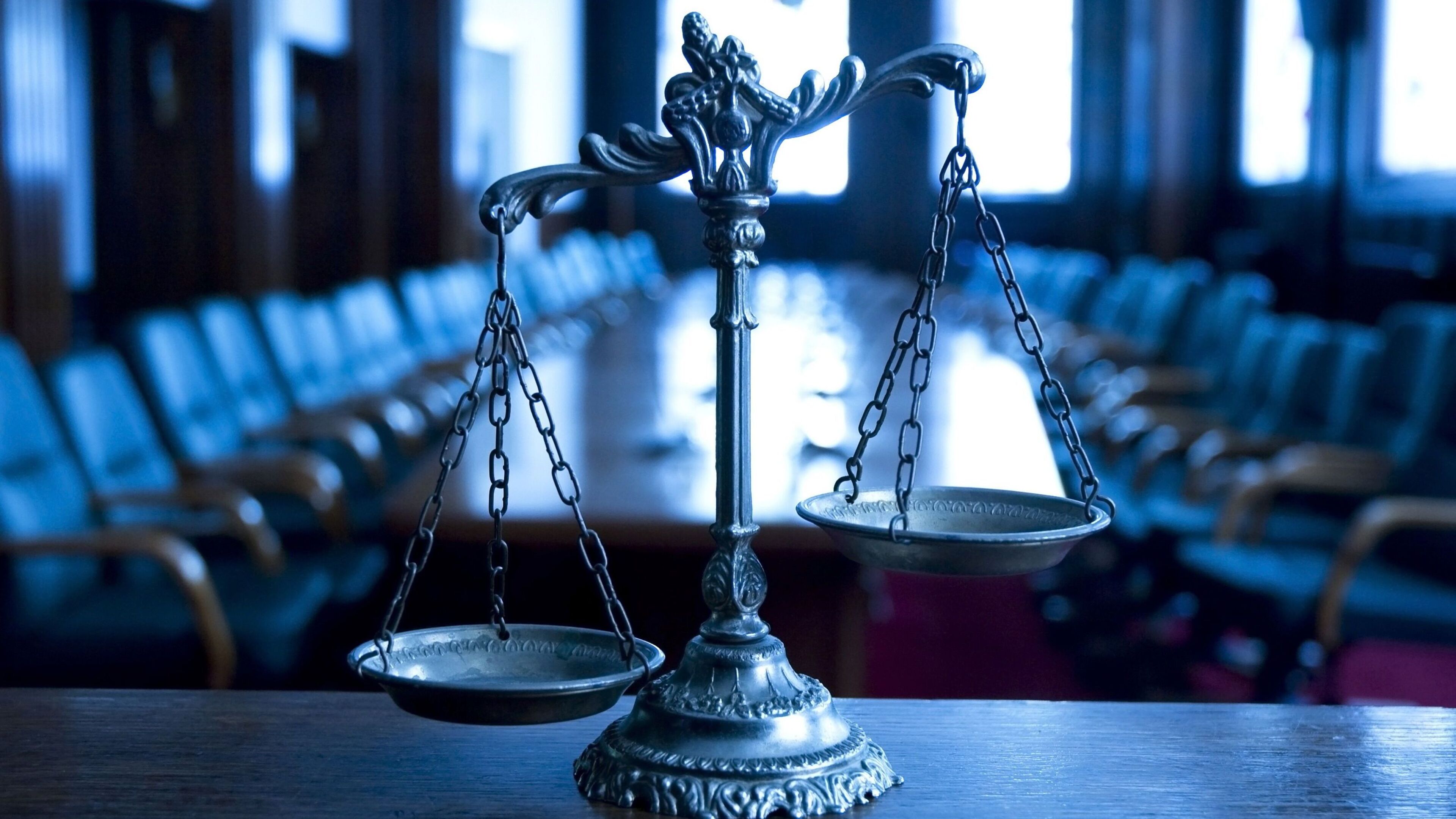 Crack-dealing cafe burglar and shoplifter avoids jail after paying €1k compensation