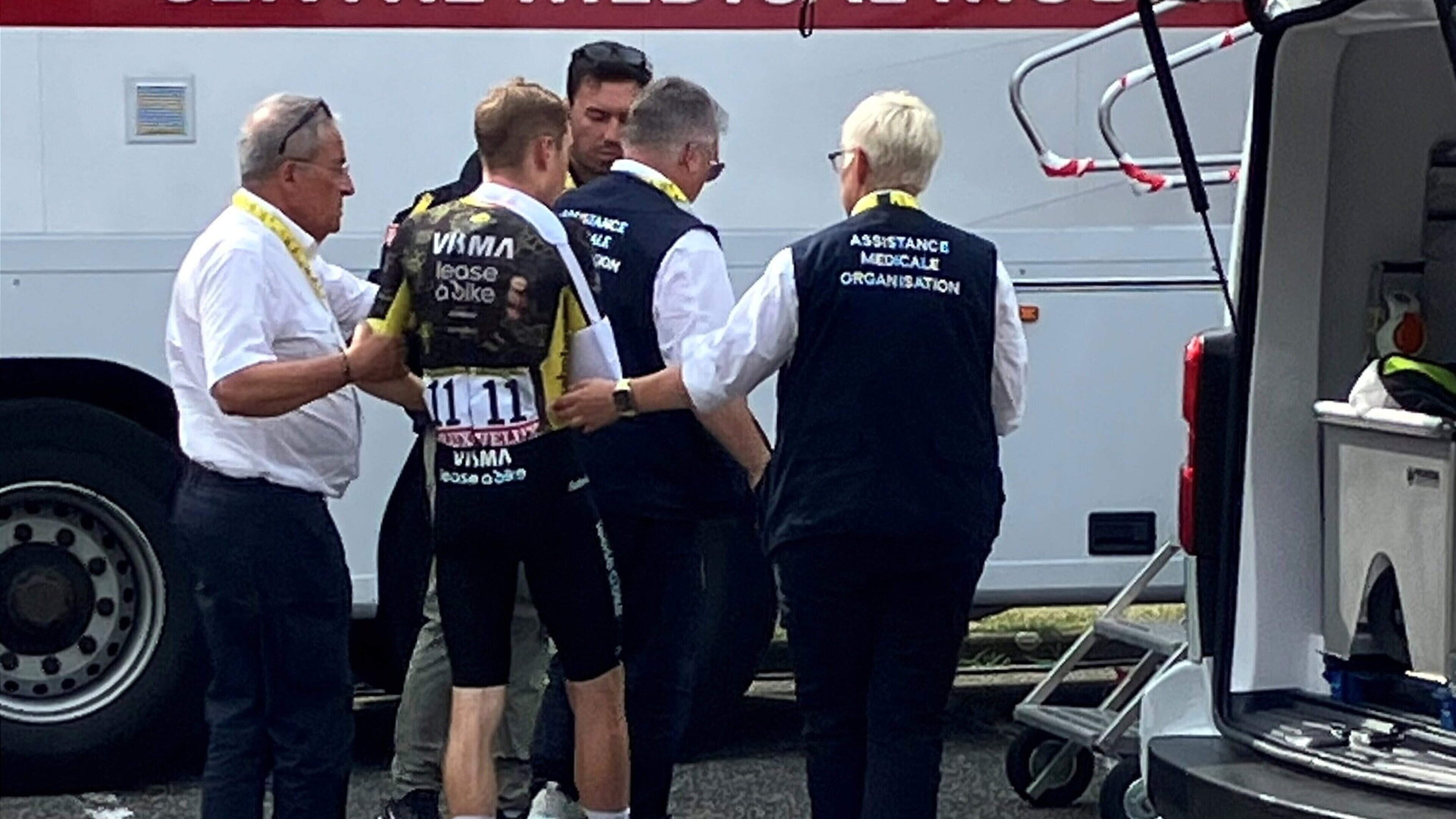 Jonas Vingegaard crashes out of Tour de France on stage 15