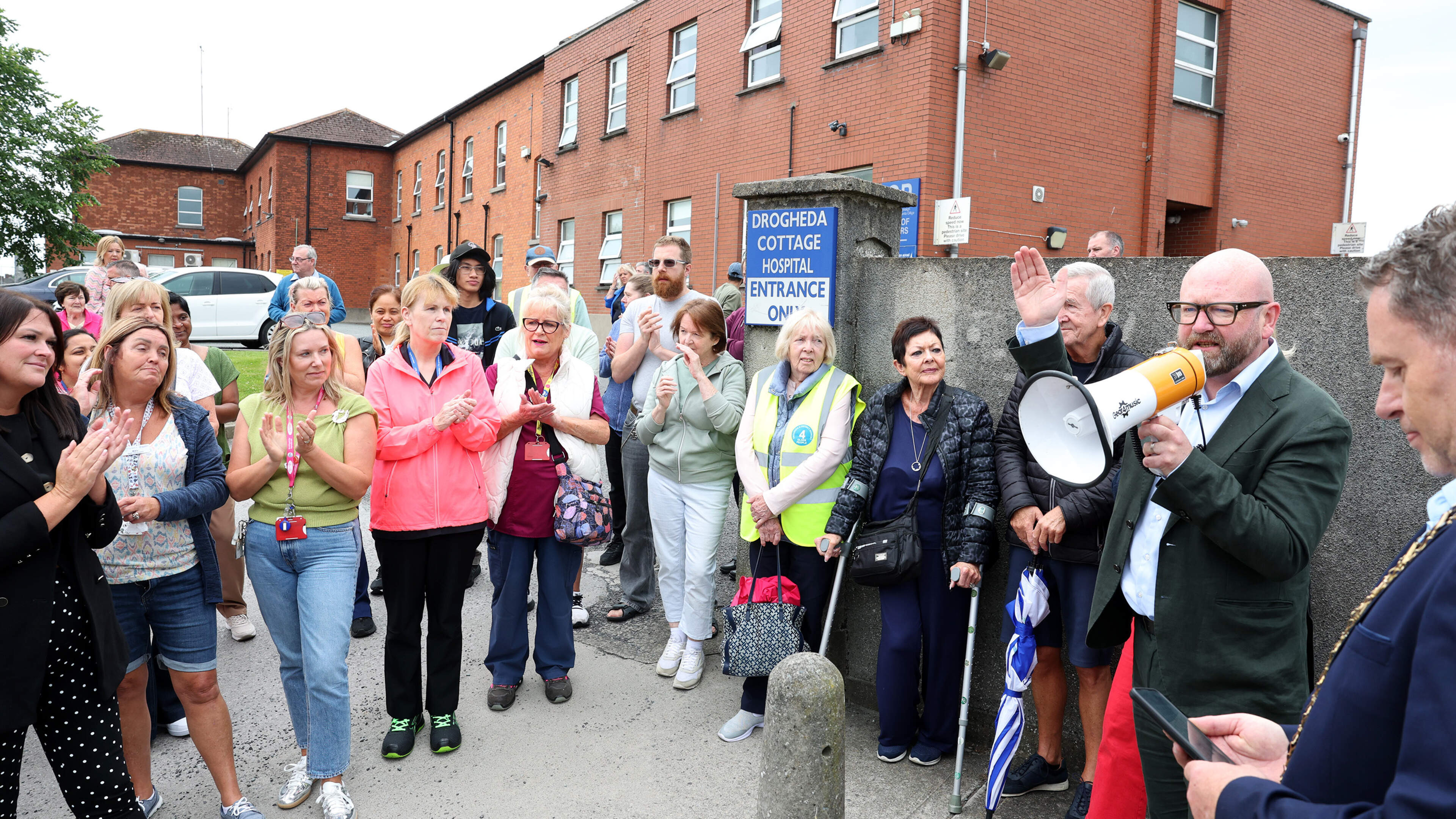 Strong turnout at Cottage Hospital protest despite HSE climbdown