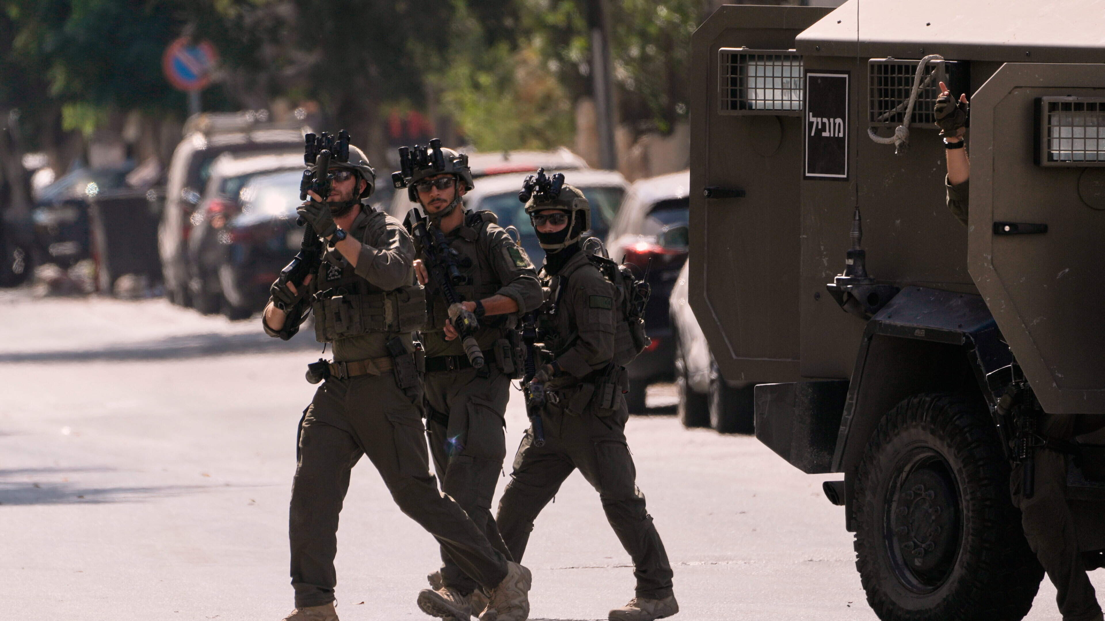 Four Palestinians and two Israeli soldiers killed in West Bank clash 