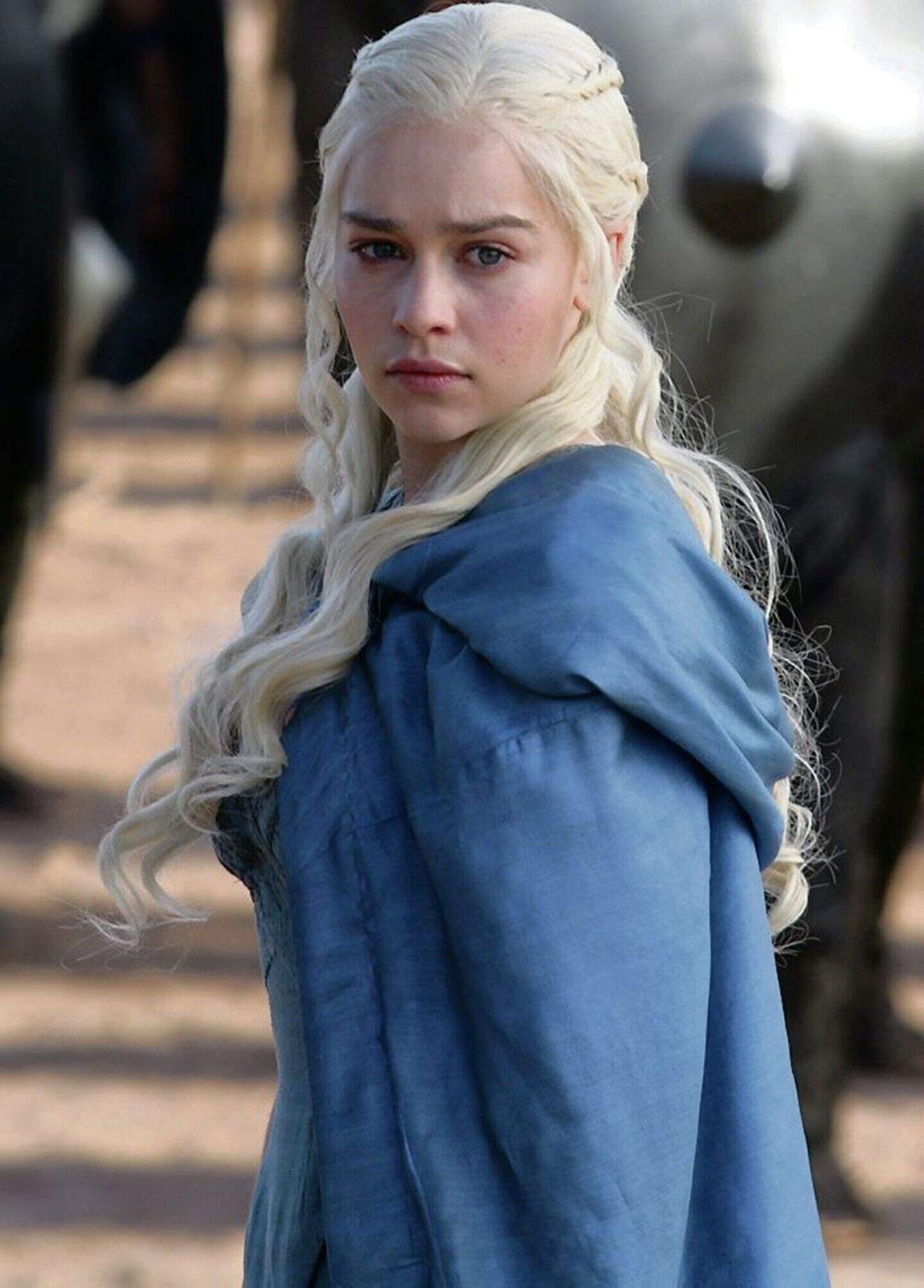 daenerys light blue dress Lately I have Been Thinking of our beautiful, strong and willful queen   have a good week ahead in the spirit of Daenerys Targaryen :  r/DaenerysWinsTheThrone