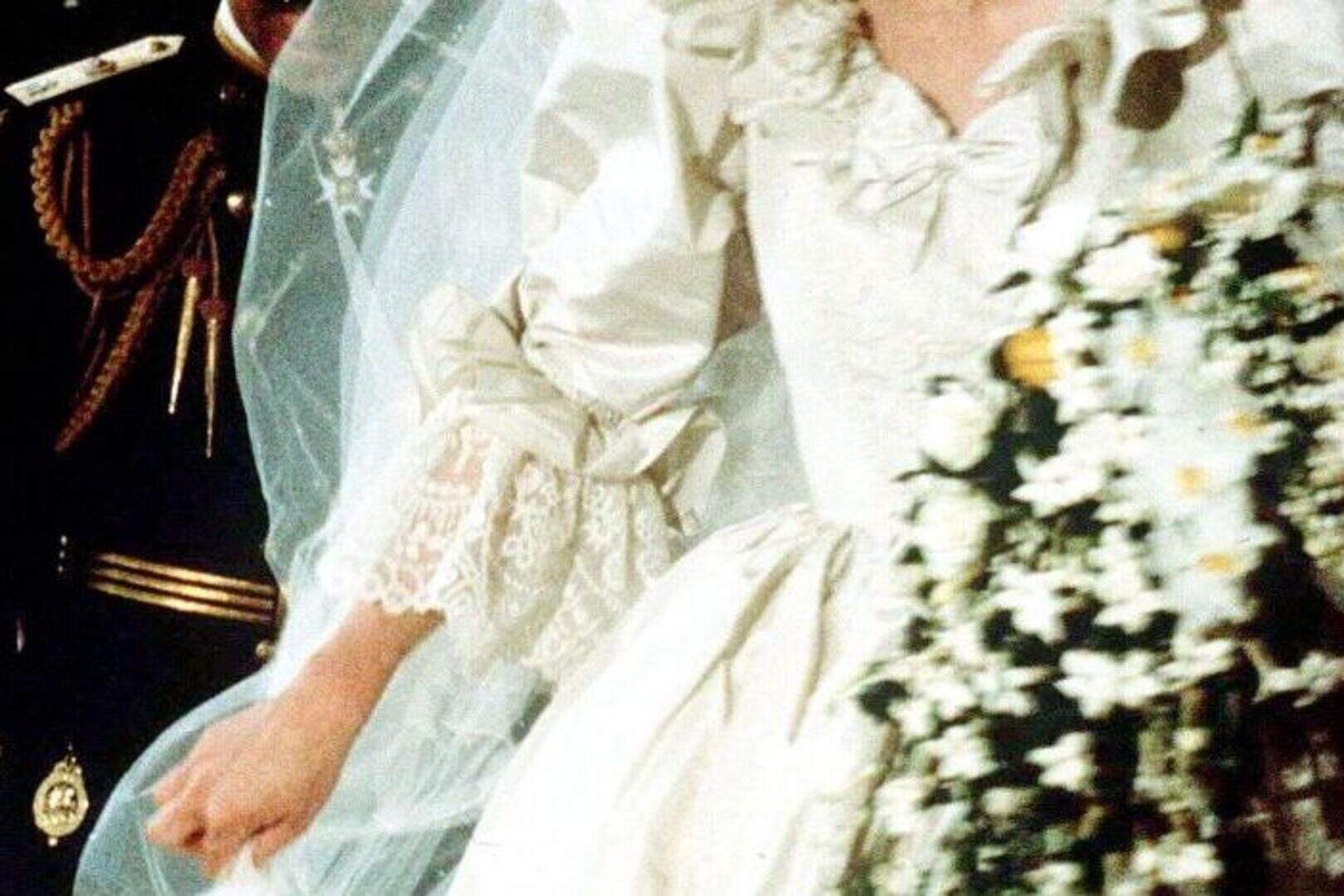 Princess Diana's wedding dress to be returned to Harry and Will | Irish  Independent
