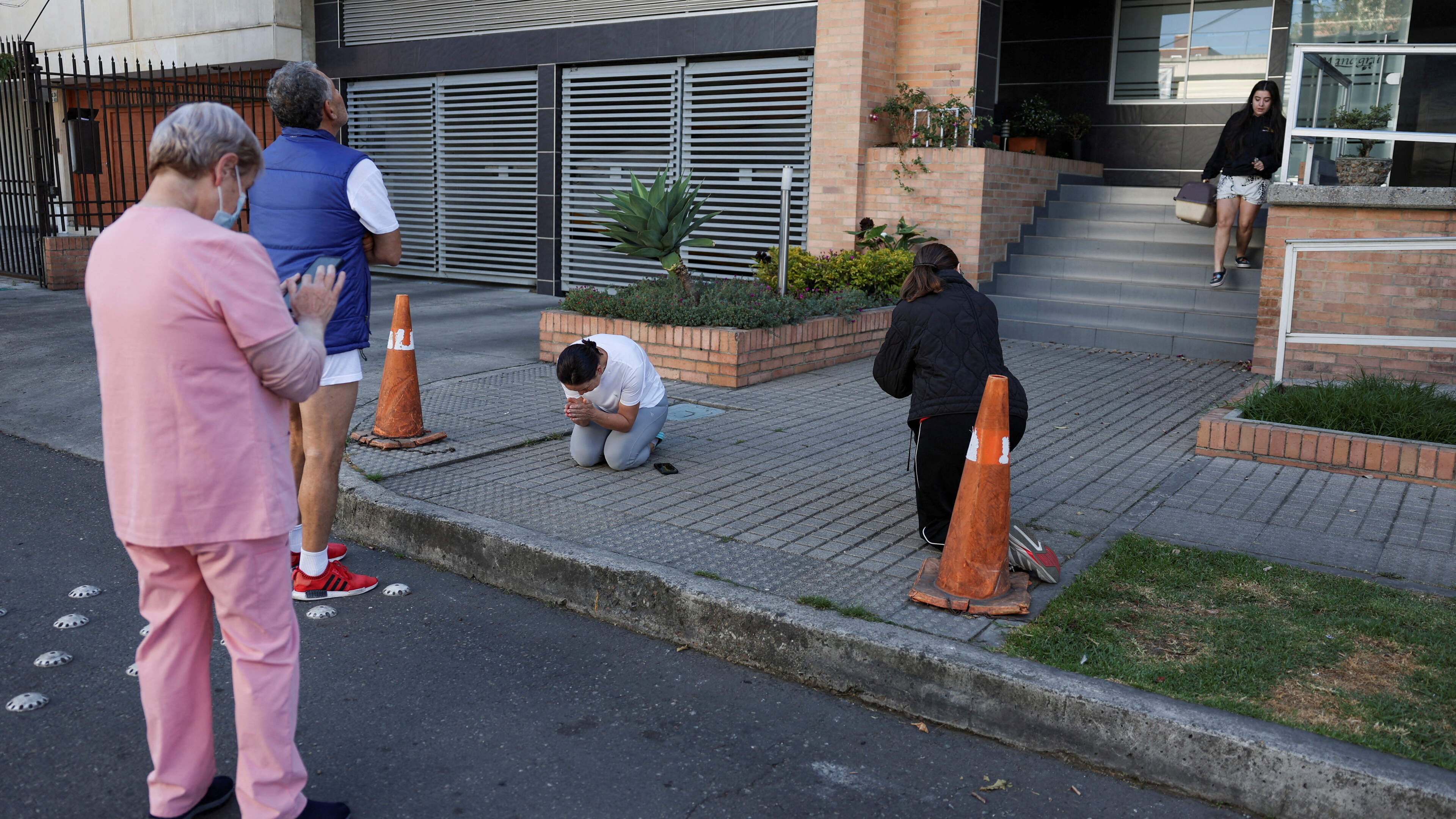 Colombia hit by a strong earthquake, widespread damage reported