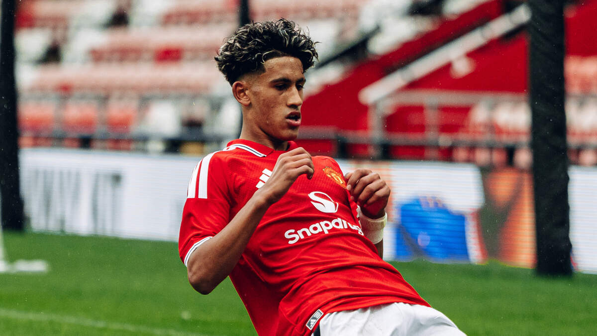 Wonderkid JJ Gabriel stuns Manchester United by asking to leave club