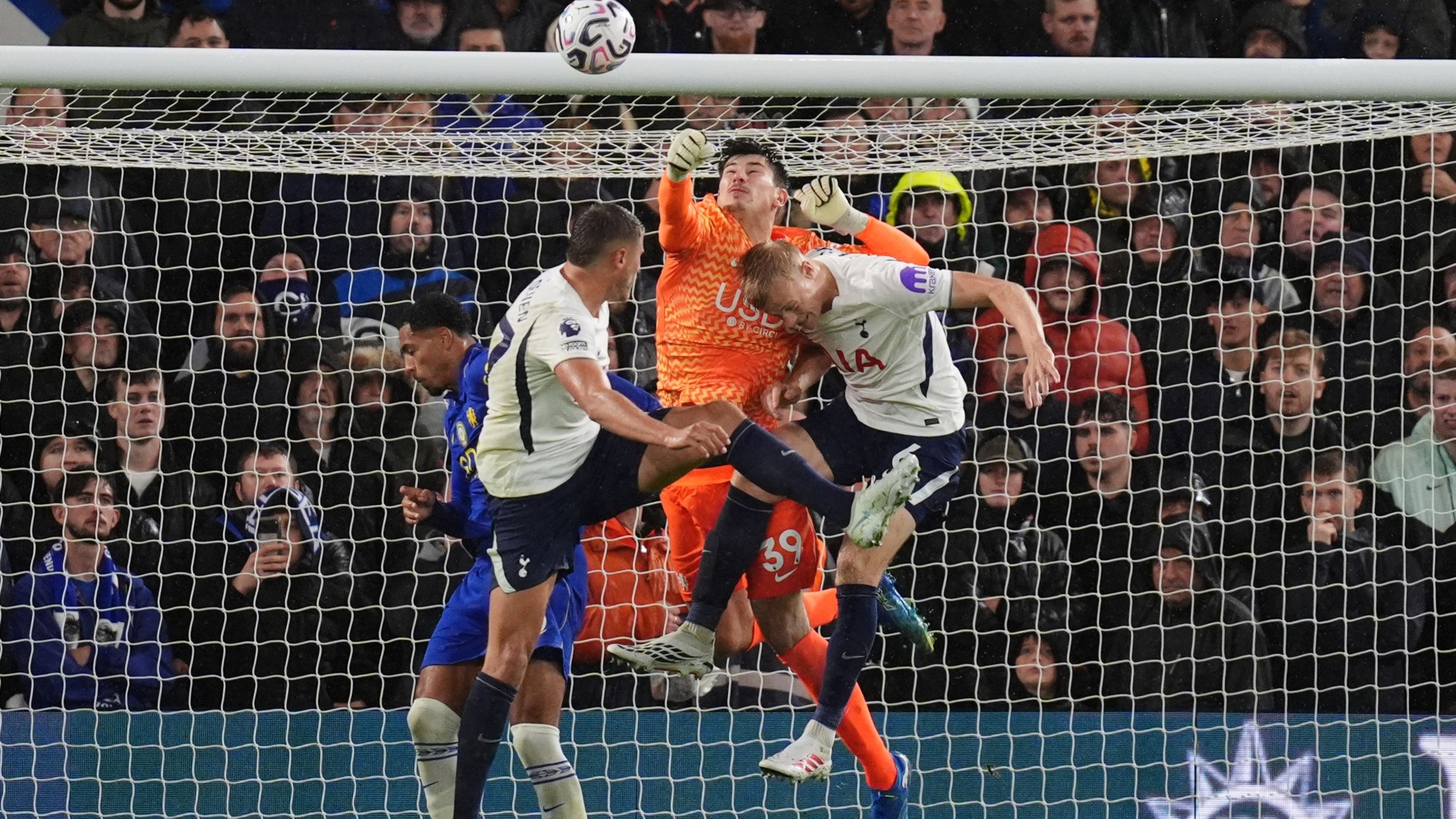 Mike Penders’ misjudged punch helps Tottenham to long-awaited win at Chelsea