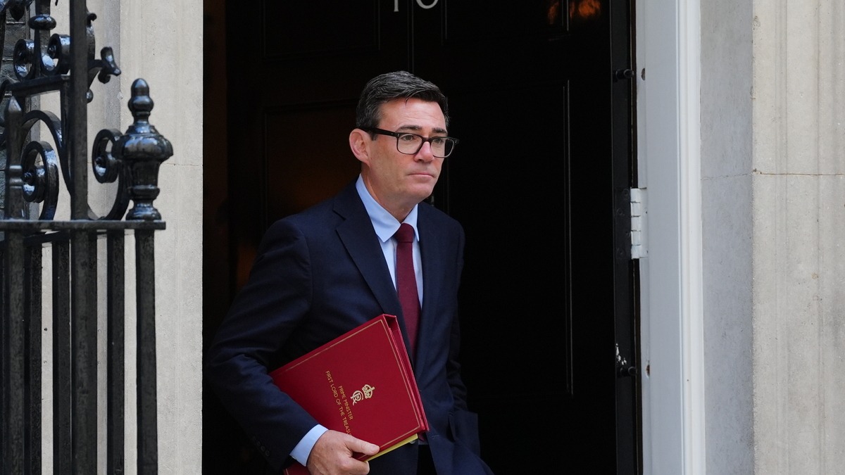 British prime minister Andy Burnham's father has died