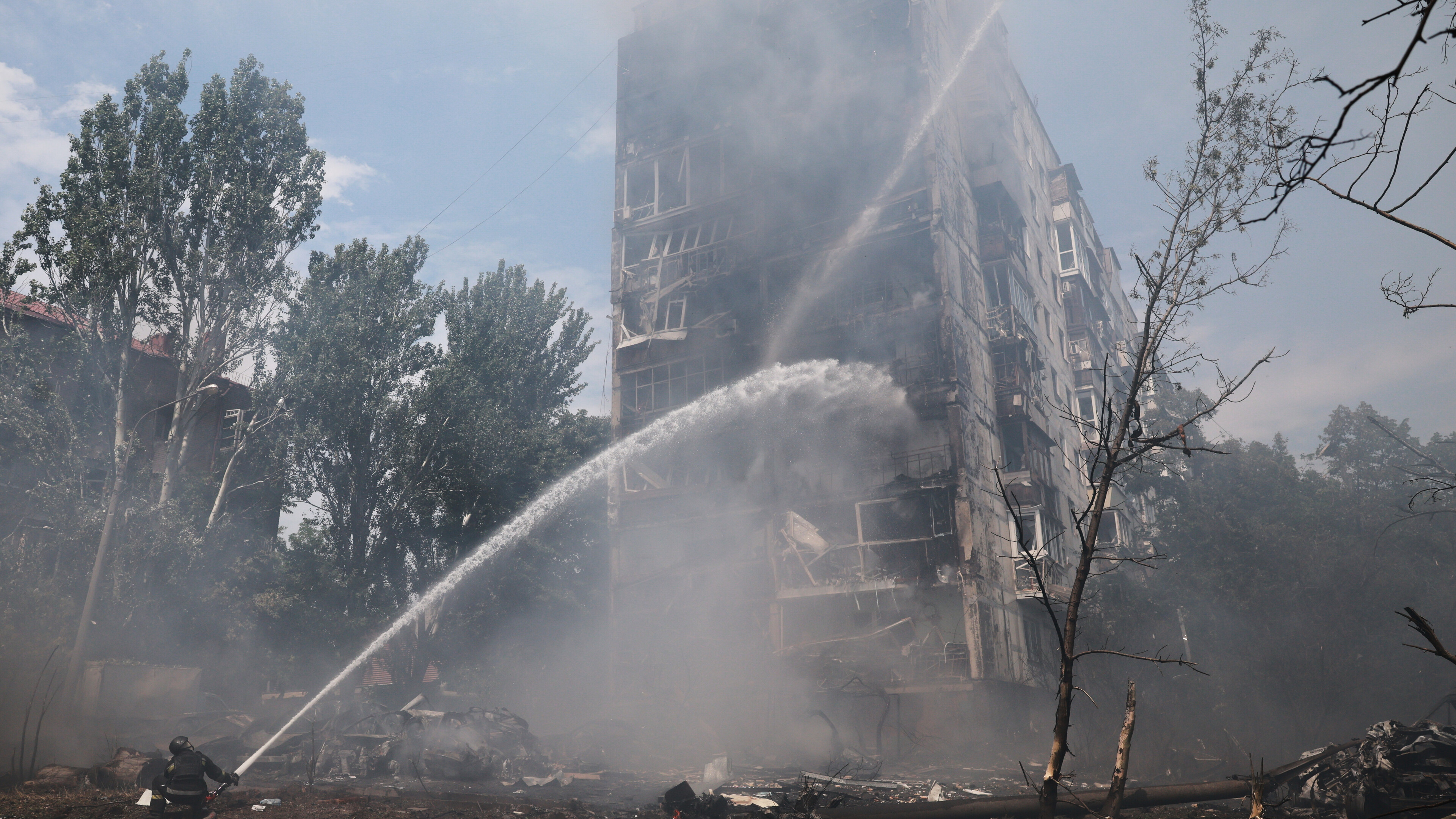 Russian planes fire eight powerful glide bombs at southern Ukrainian city