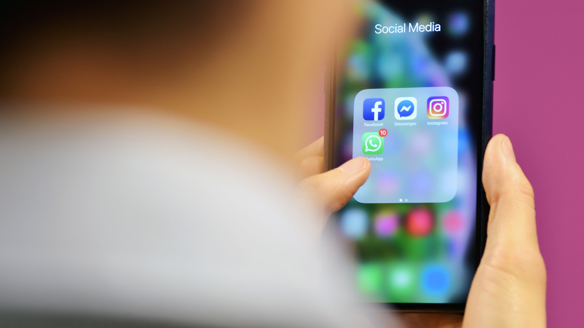 Eight-year-olds are staying online until they fall asleep while parents ...